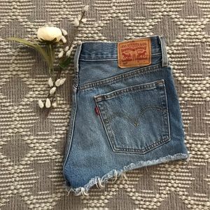 Levi’s Button Up Shorts